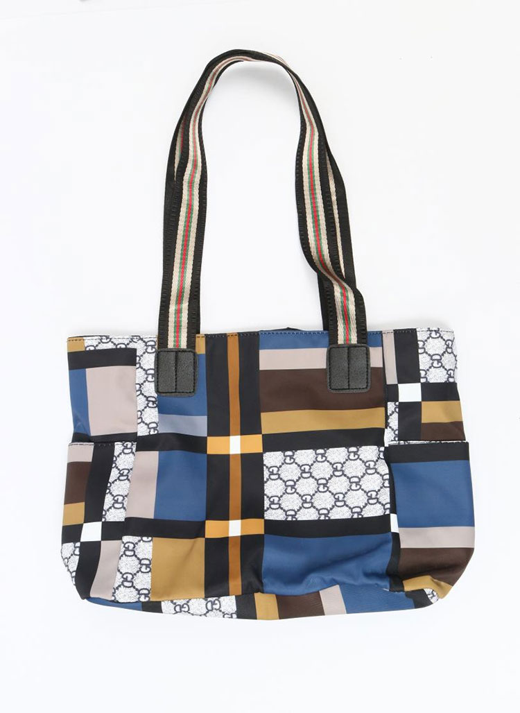 ভ্রমণের সময় বড় কাঁধের ব্যাগগুলির ব্যবহারিকতা